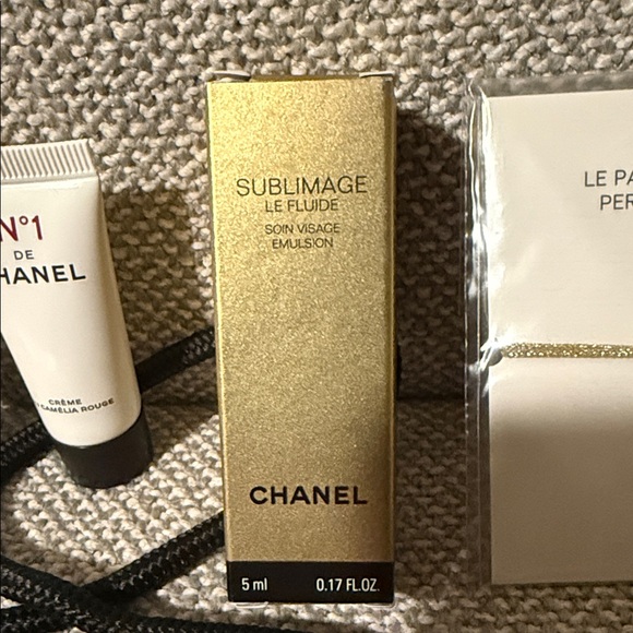 CHANEL Beauty Variety of Accessories - Picture 3 of 9